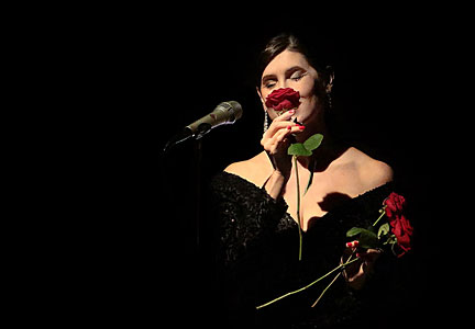 Christelle Loury sur la scène du Théâtre des Muses à Monaco